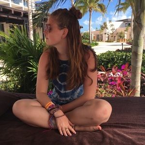 Meet your Posher, Maya